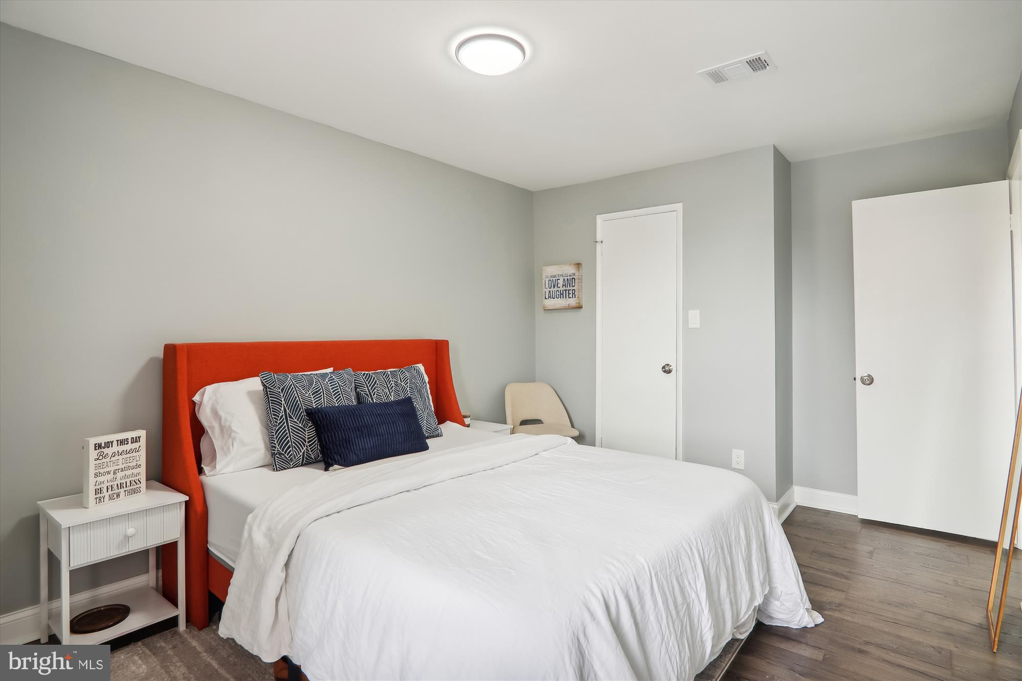 HUNTLEY SQUARE CONDOMINIUMS - Residential