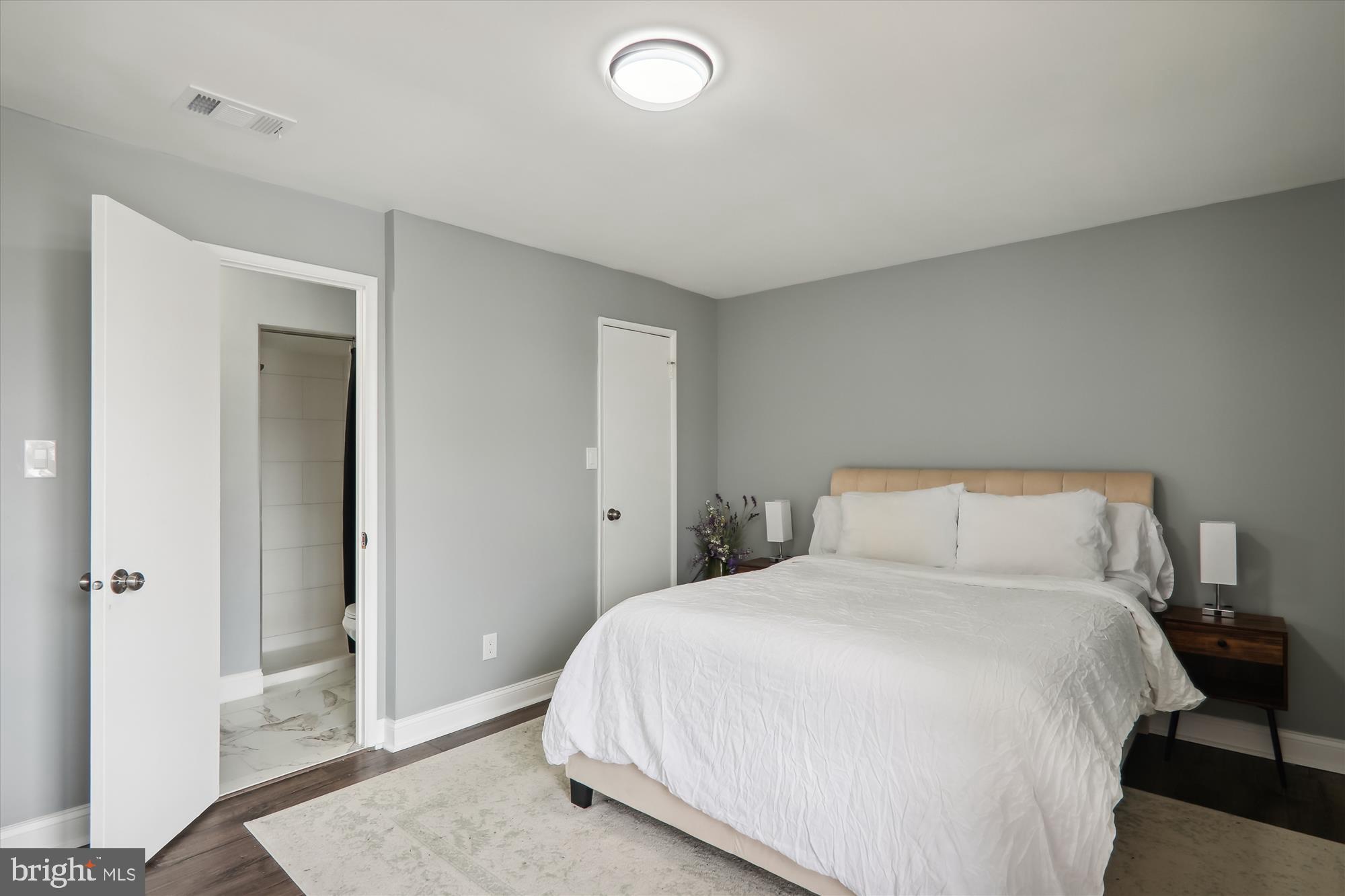 HUNTLEY SQUARE CONDOMINIUMS - Residential