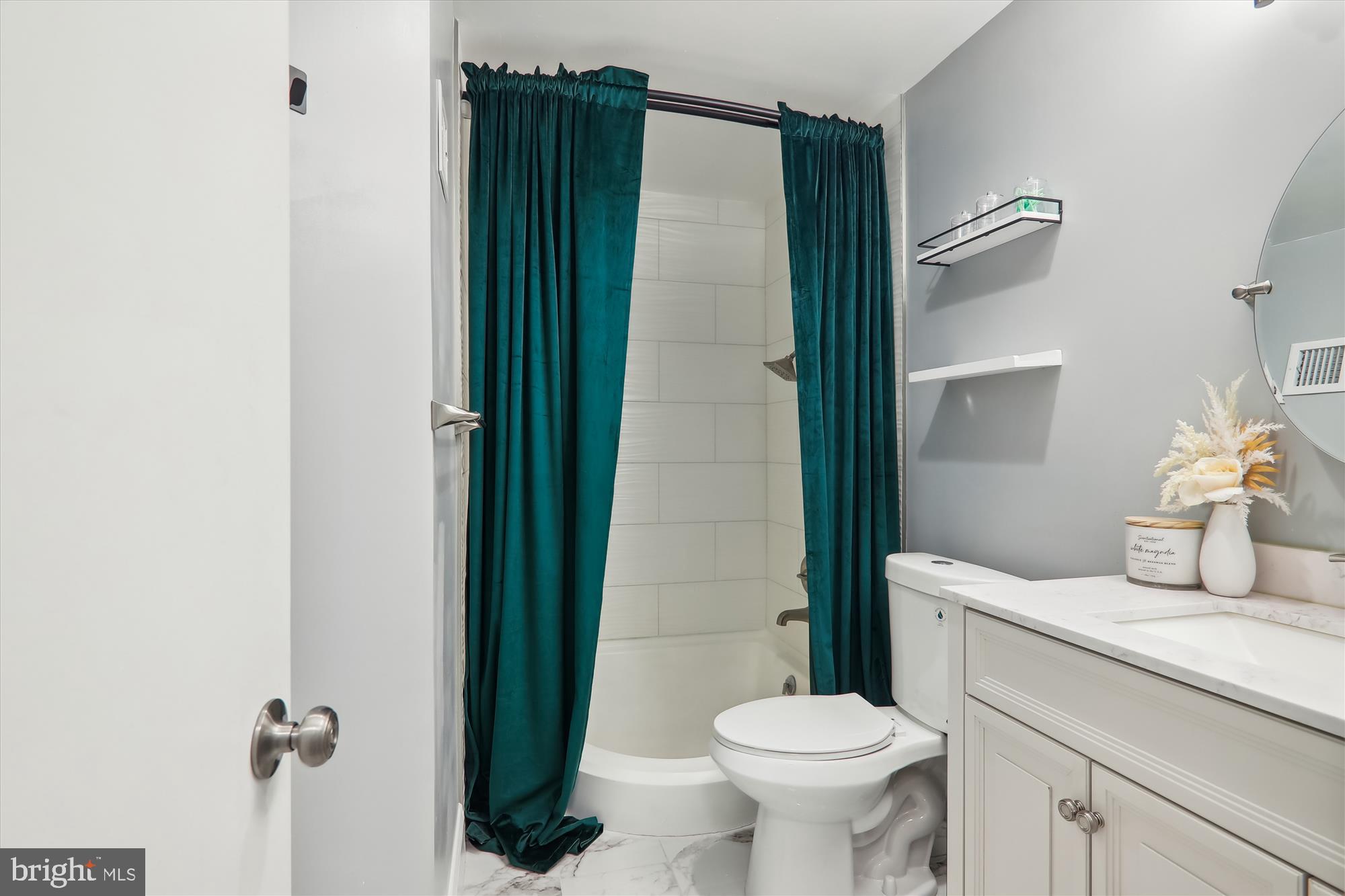 HUNTLEY SQUARE CONDOMINIUMS - Residential