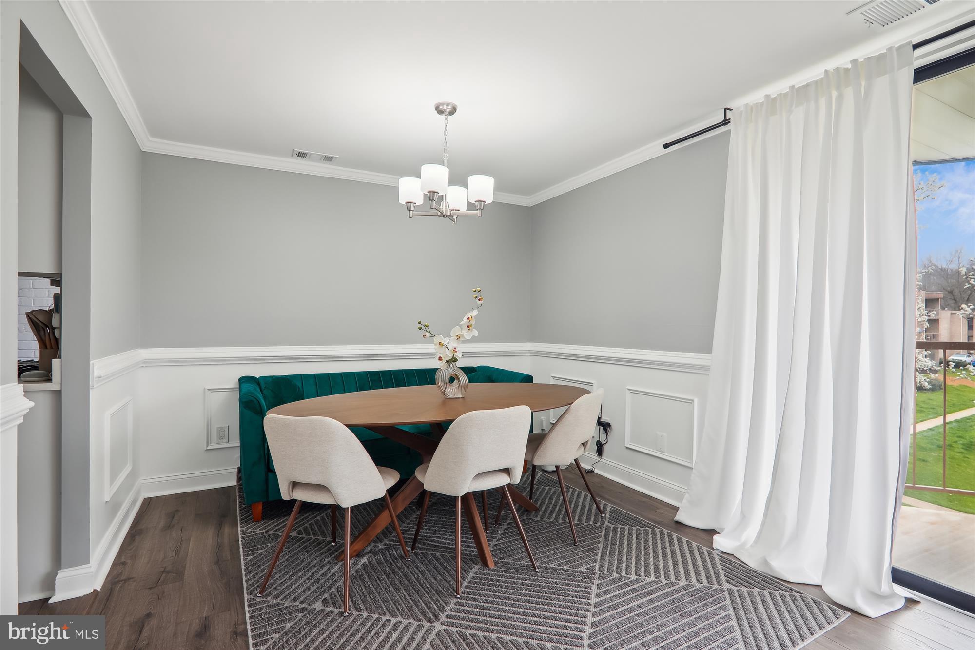 HUNTLEY SQUARE CONDOMINIUMS - Residential