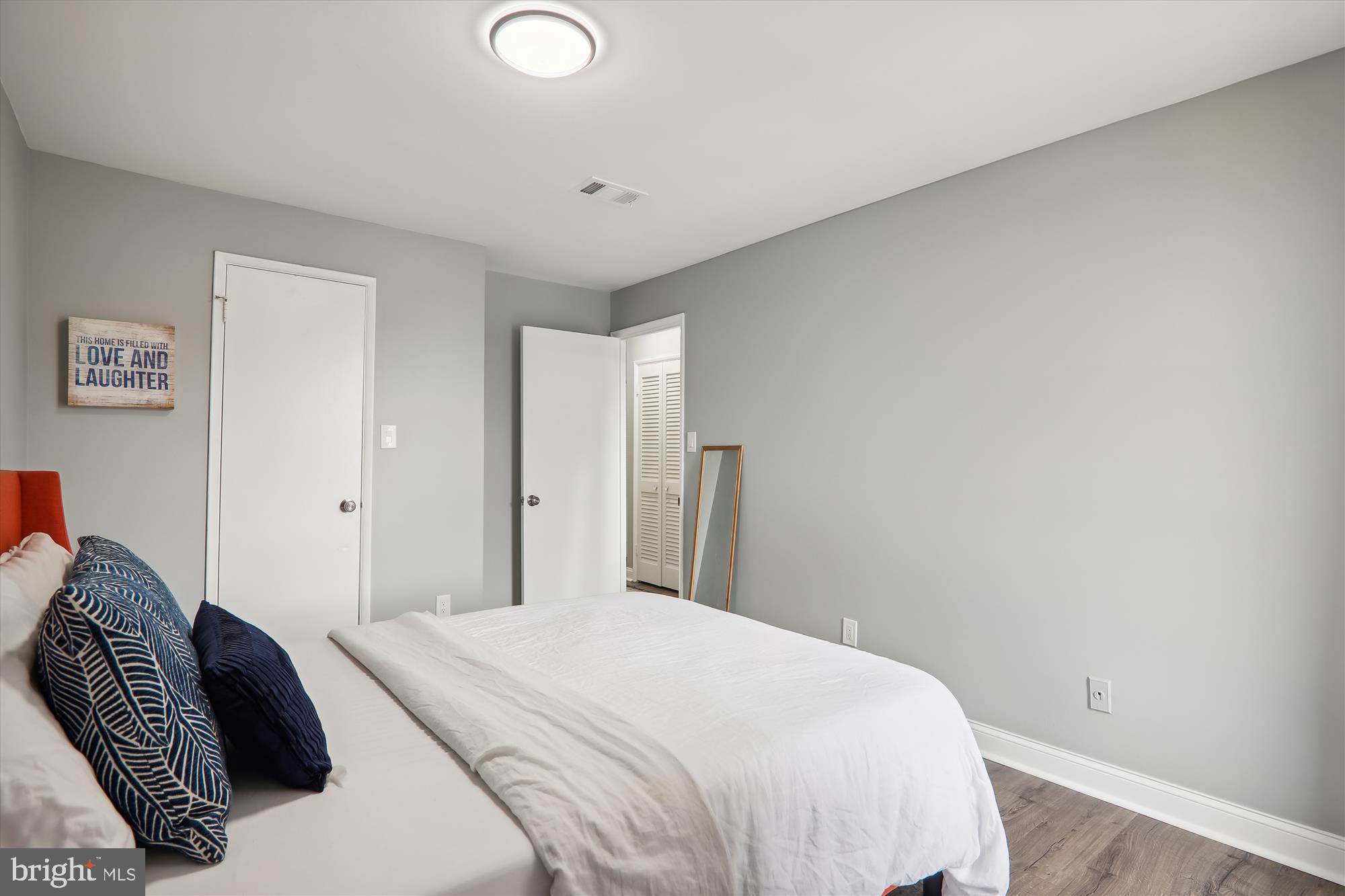 HUNTLEY SQUARE CONDOMINIUMS - Residential