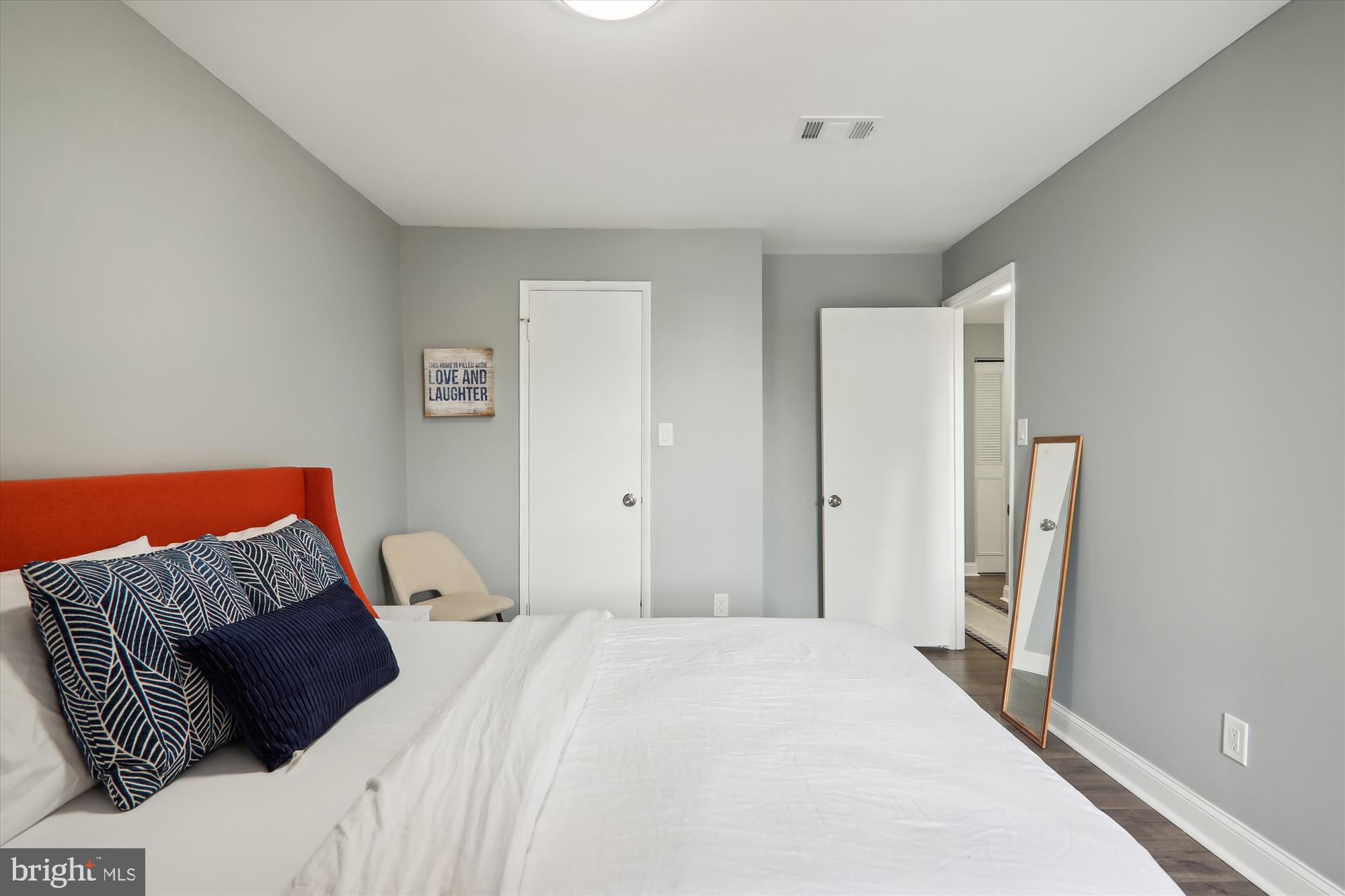 HUNTLEY SQUARE CONDOMINIUMS - Residential