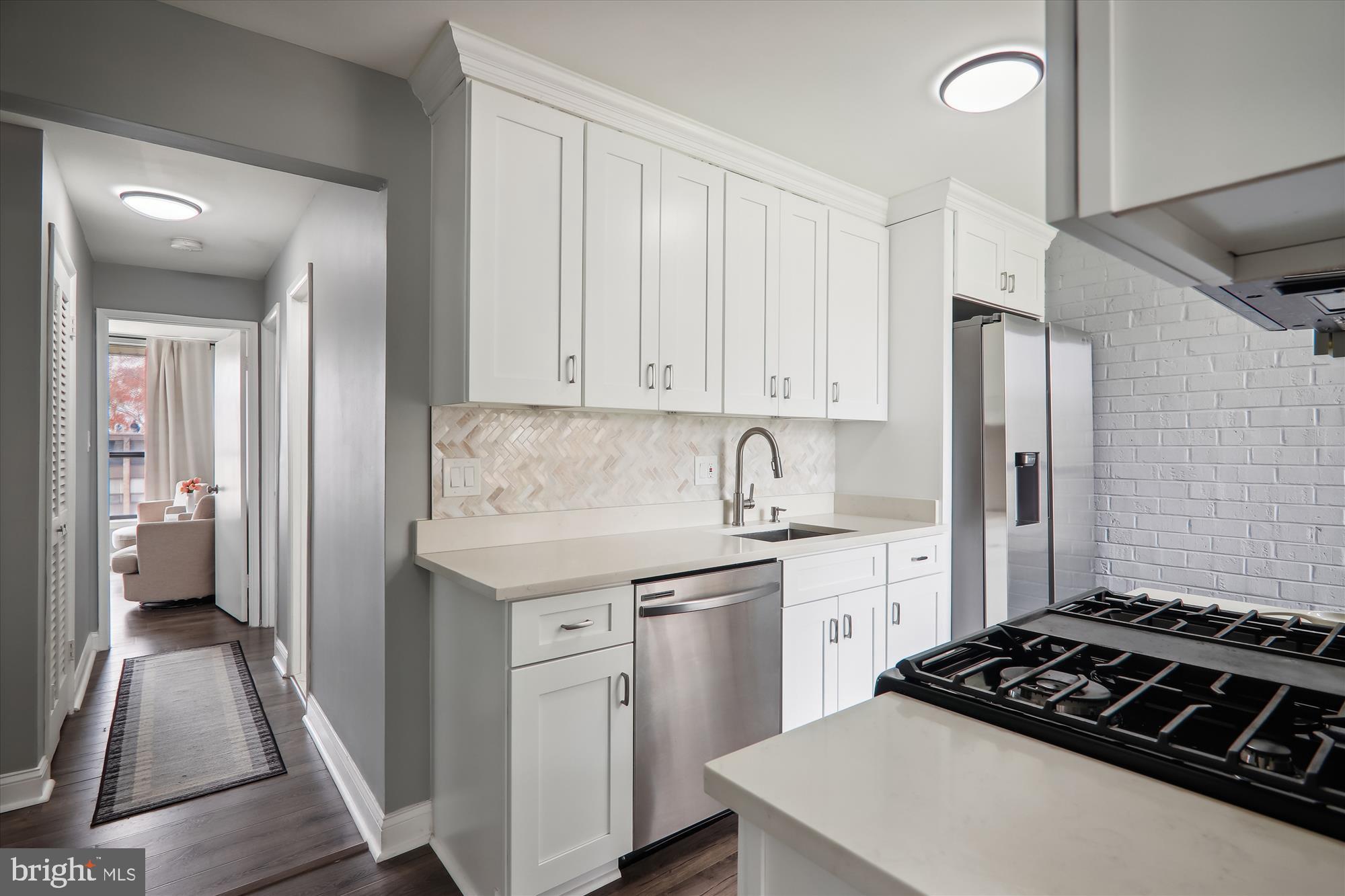 HUNTLEY SQUARE CONDOMINIUMS - Residential