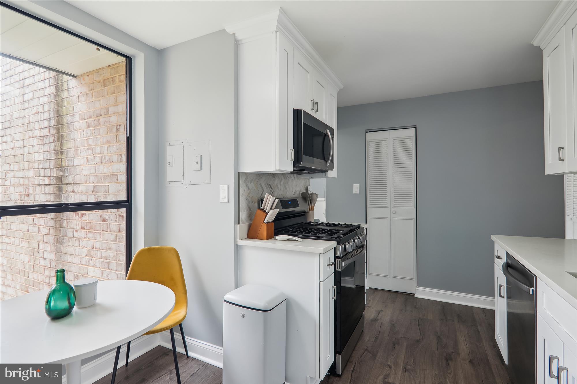 HUNTLEY SQUARE CONDOMINIUMS - Residential