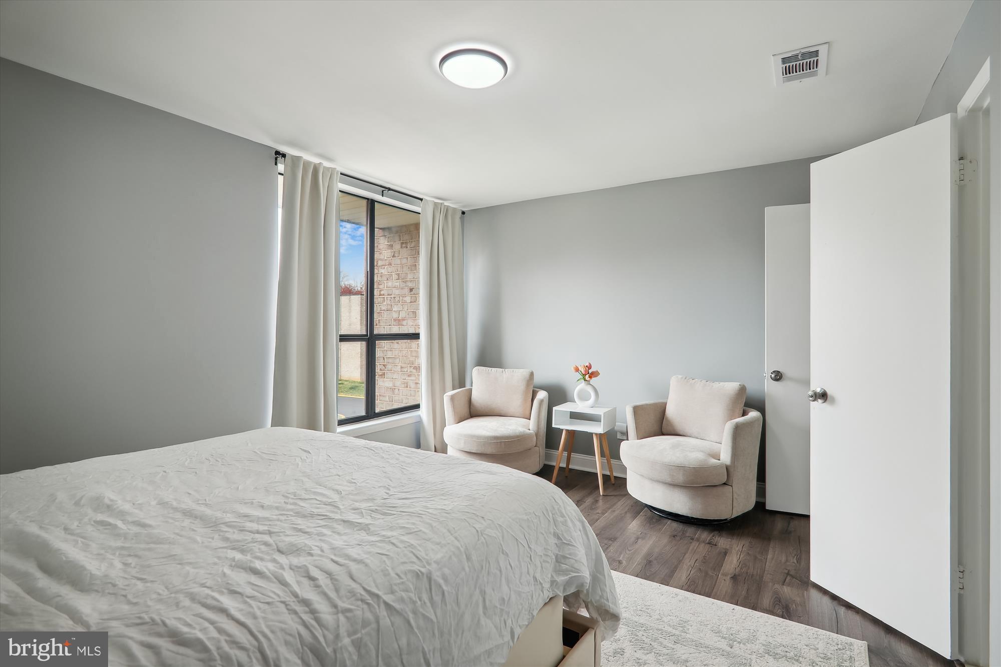 HUNTLEY SQUARE CONDOMINIUMS - Residential