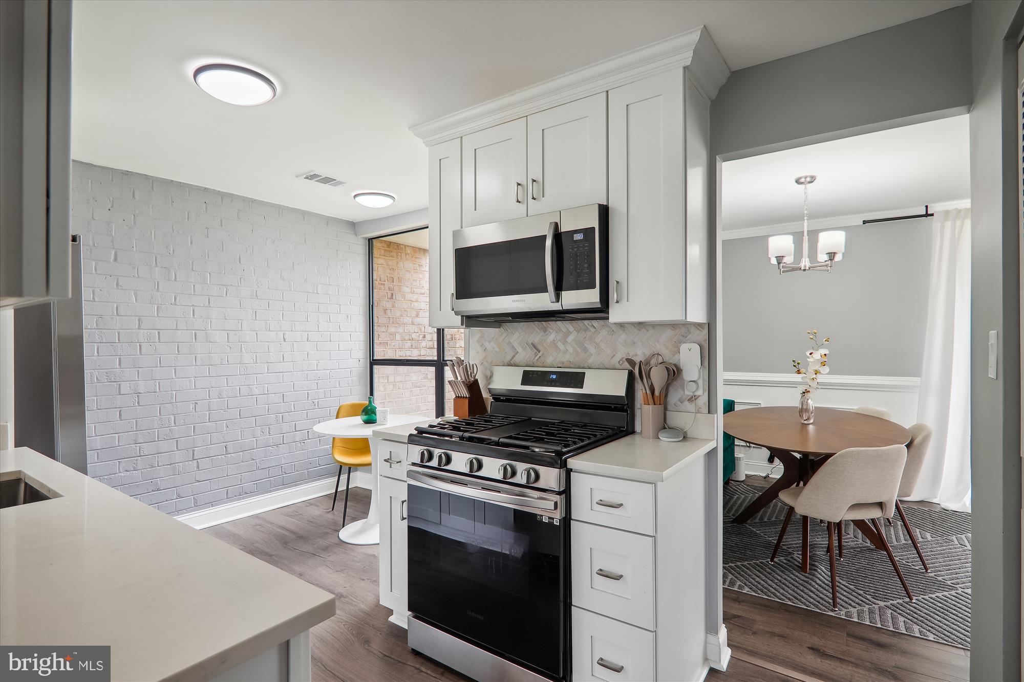 HUNTLEY SQUARE CONDOMINIUMS - Residential