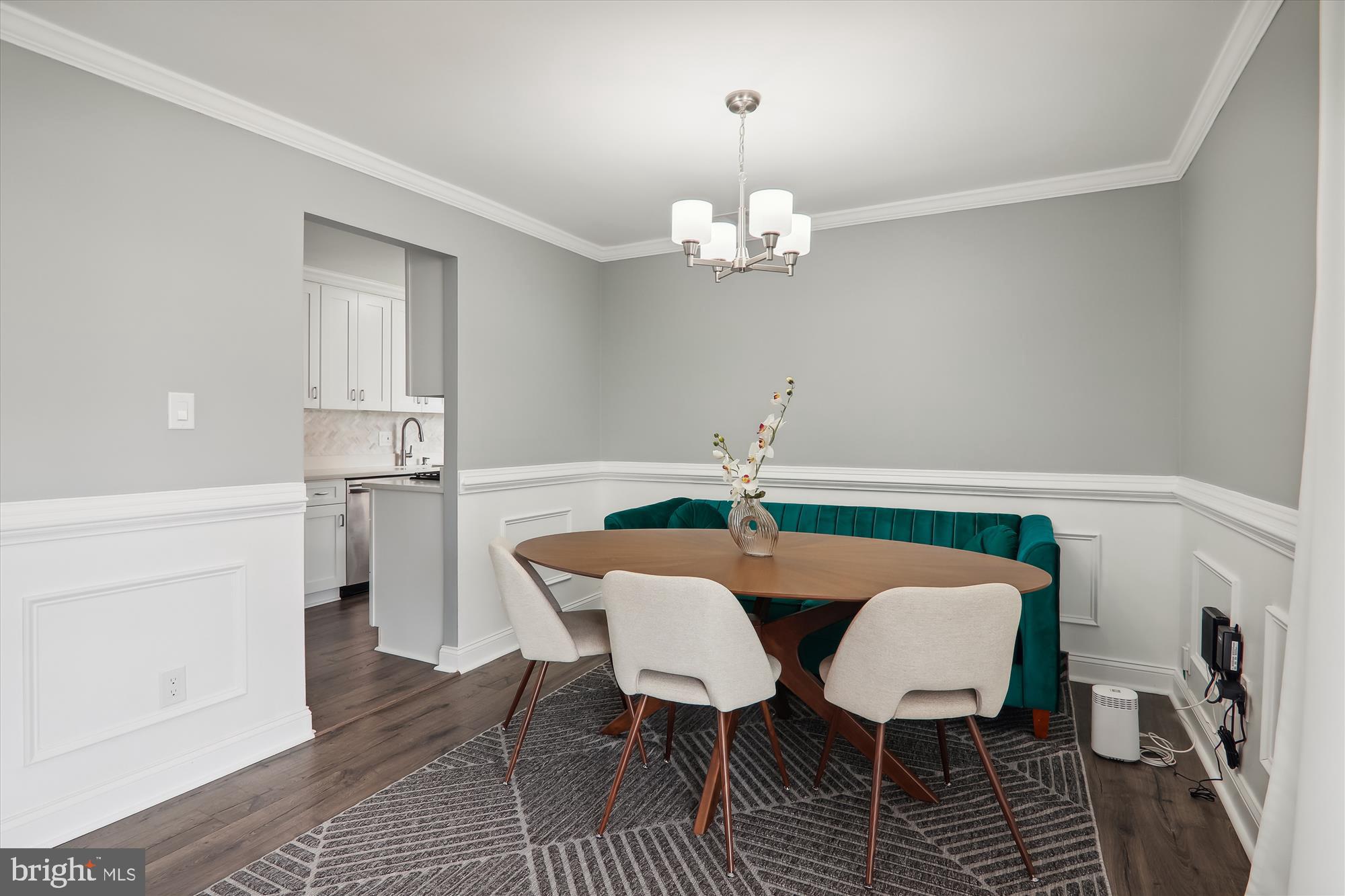 HUNTLEY SQUARE CONDOMINIUMS - Residential