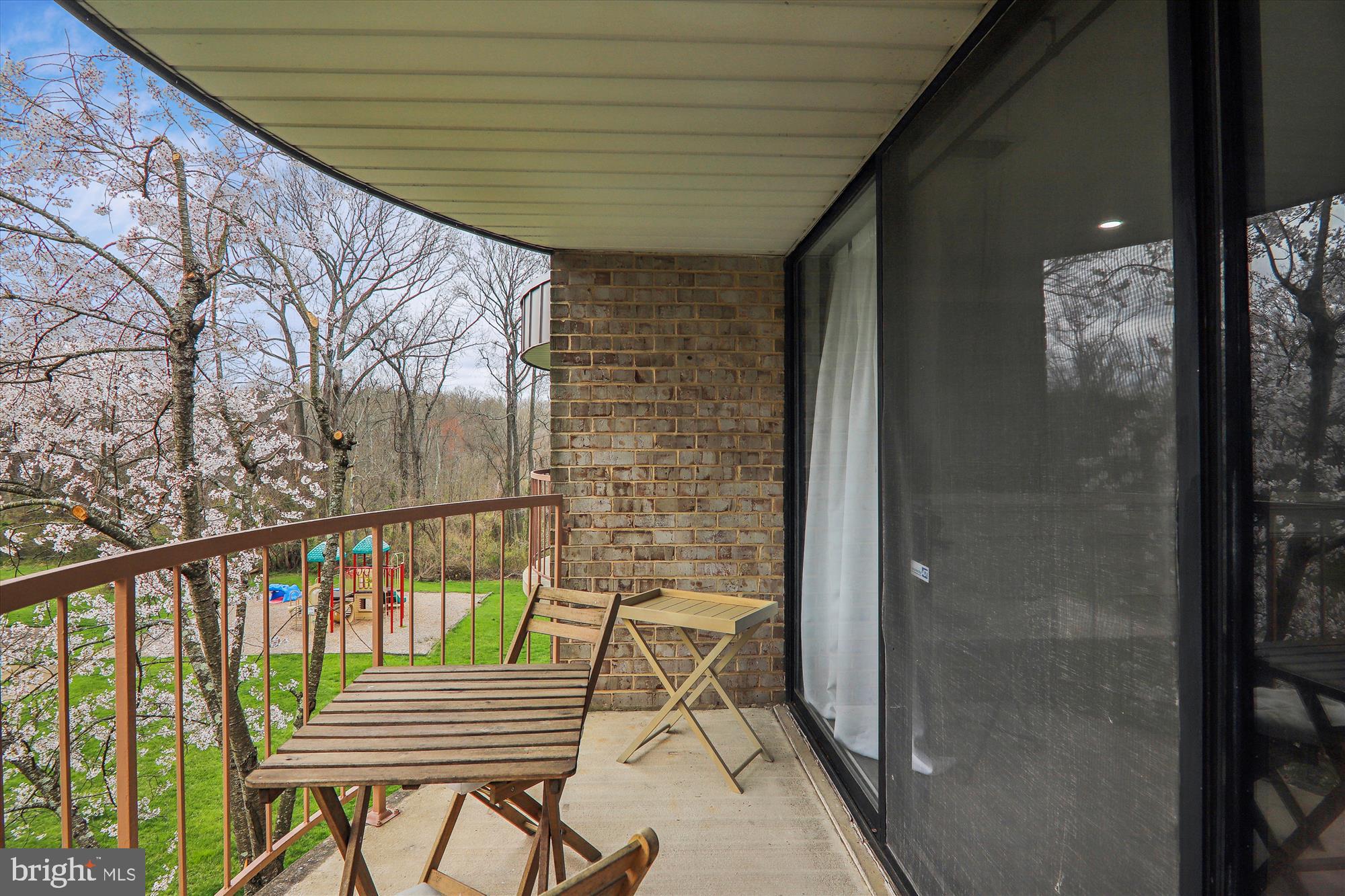 HUNTLEY SQUARE CONDOMINIUMS - Residential