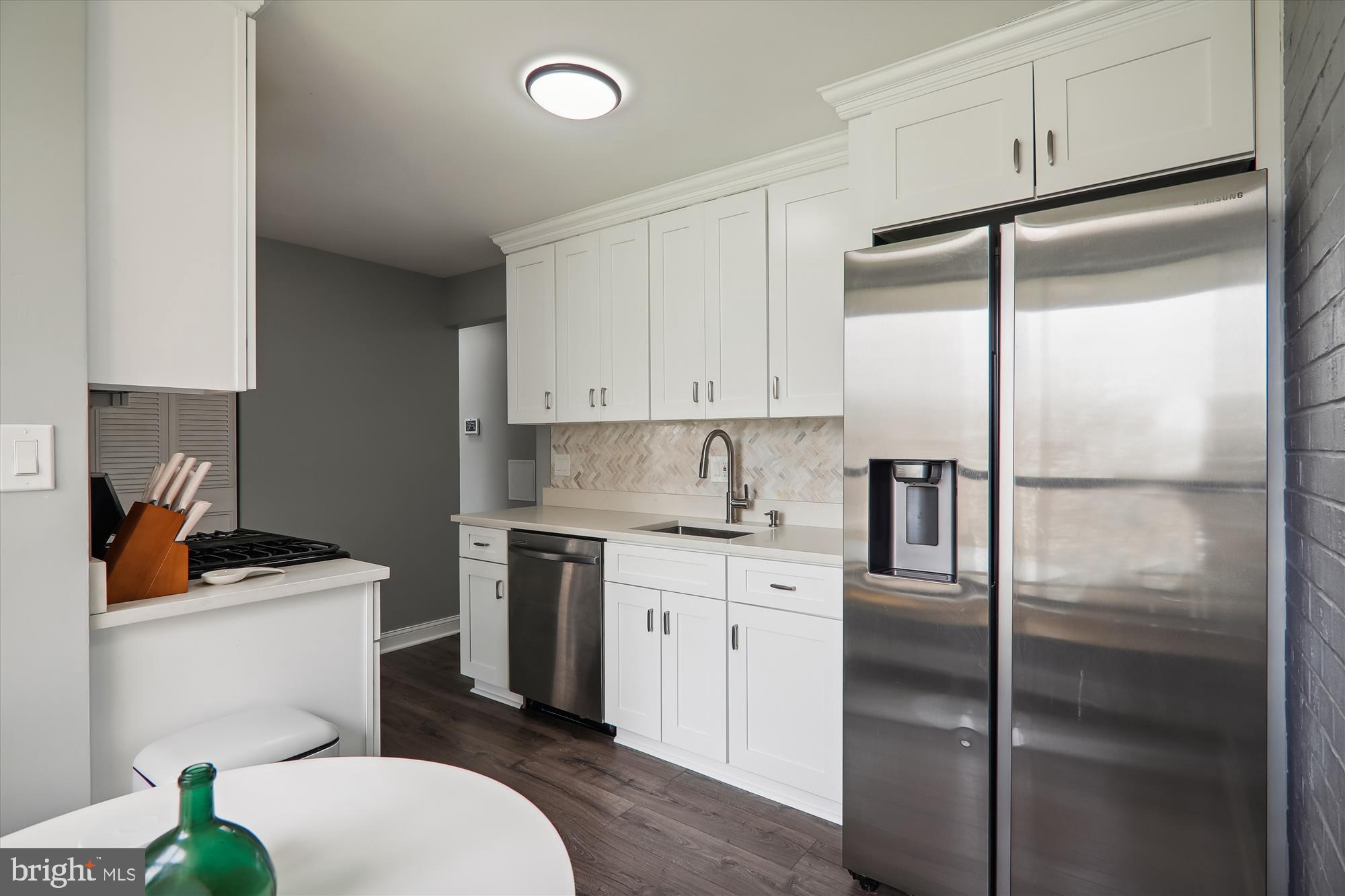 HUNTLEY SQUARE CONDOMINIUMS - Residential