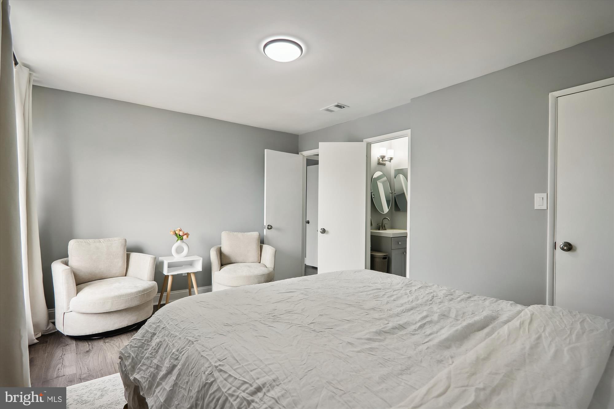 HUNTLEY SQUARE CONDOMINIUMS - Residential