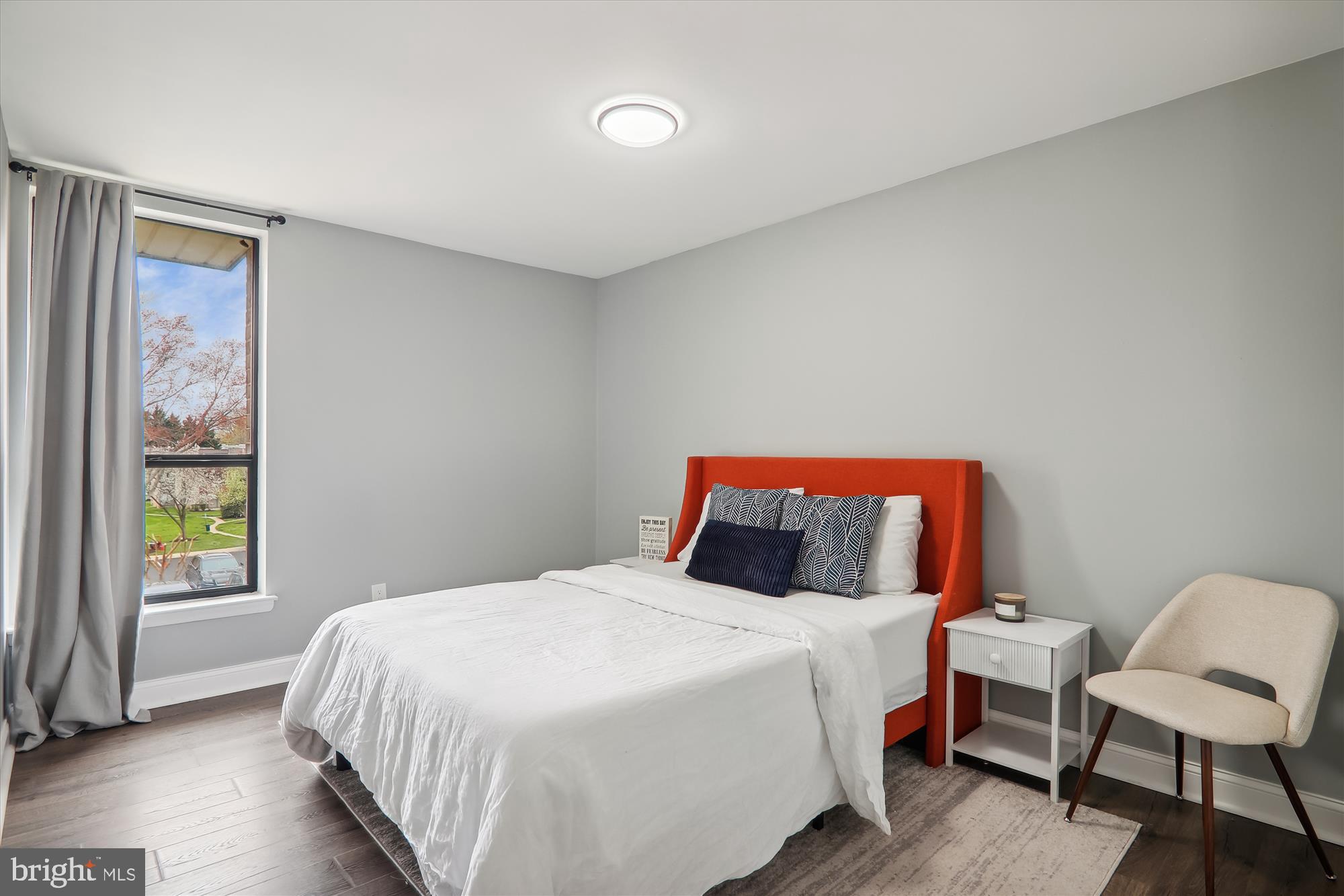 HUNTLEY SQUARE CONDOMINIUMS - Residential