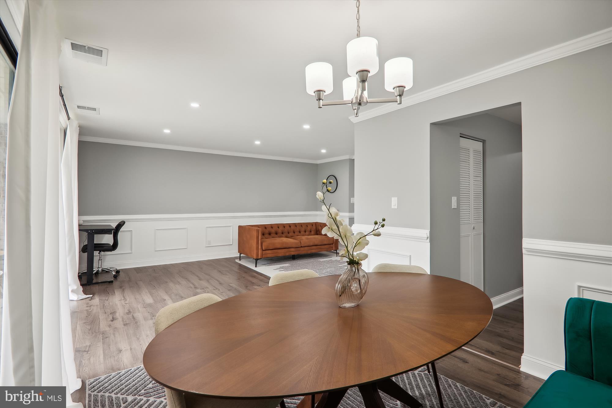 HUNTLEY SQUARE CONDOMINIUMS - Residential