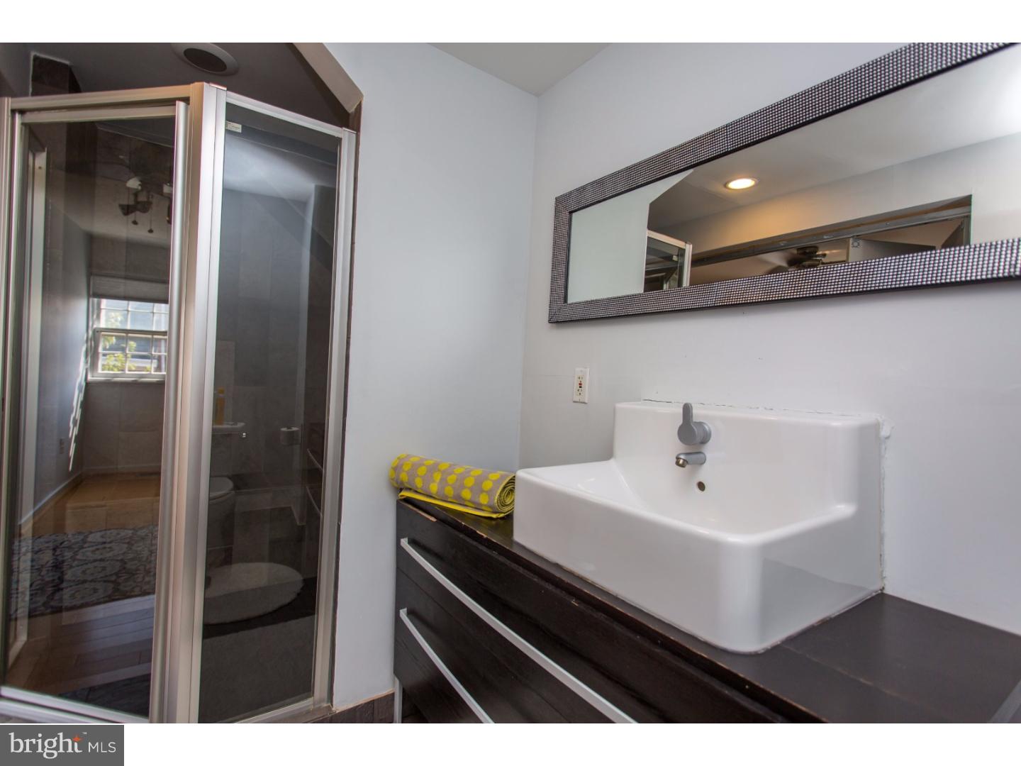 QUEEN VILLAGE - Residential