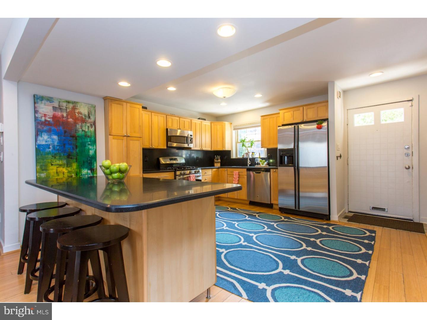 QUEEN VILLAGE - Residential