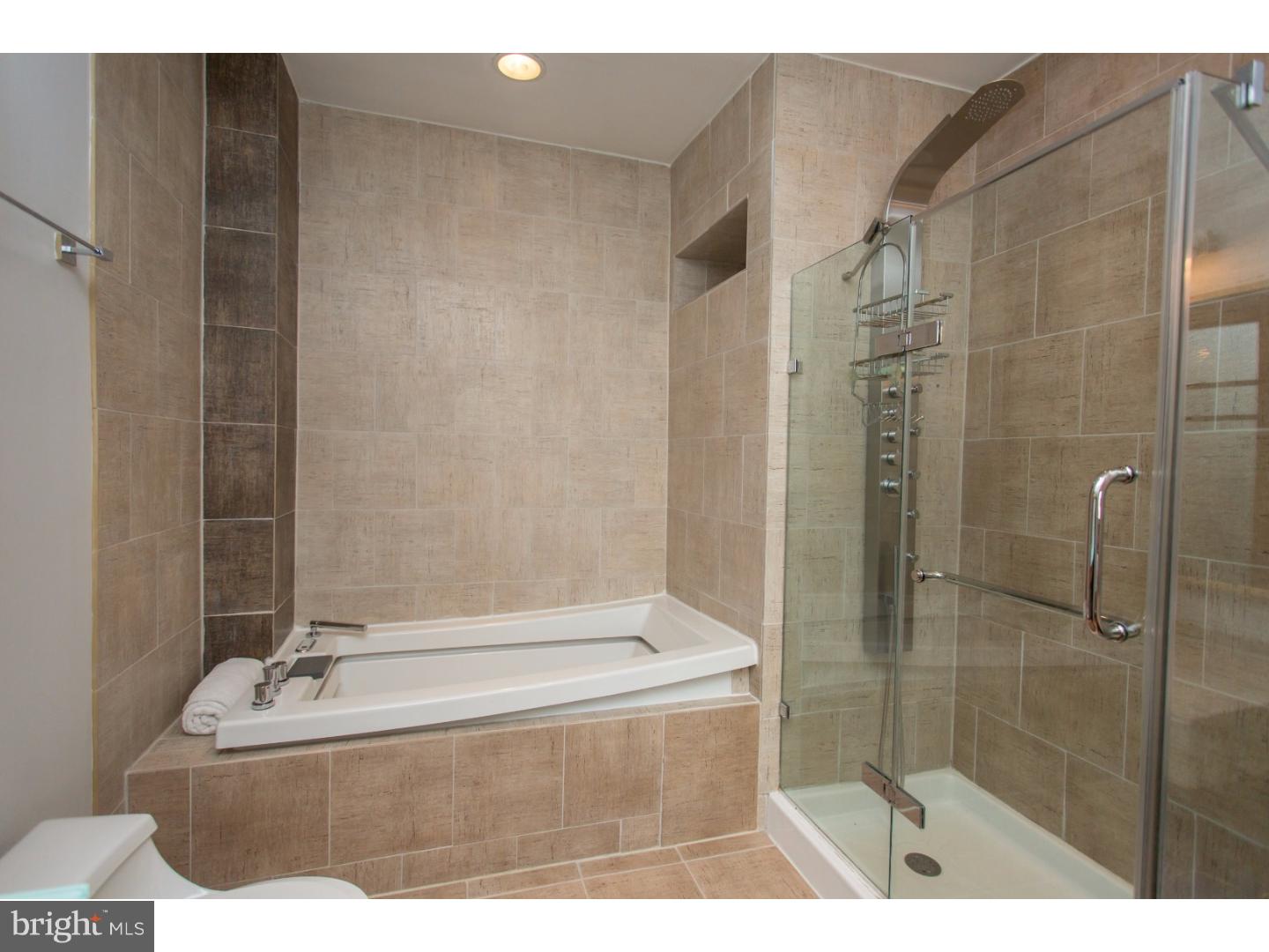 QUEEN VILLAGE - Residential