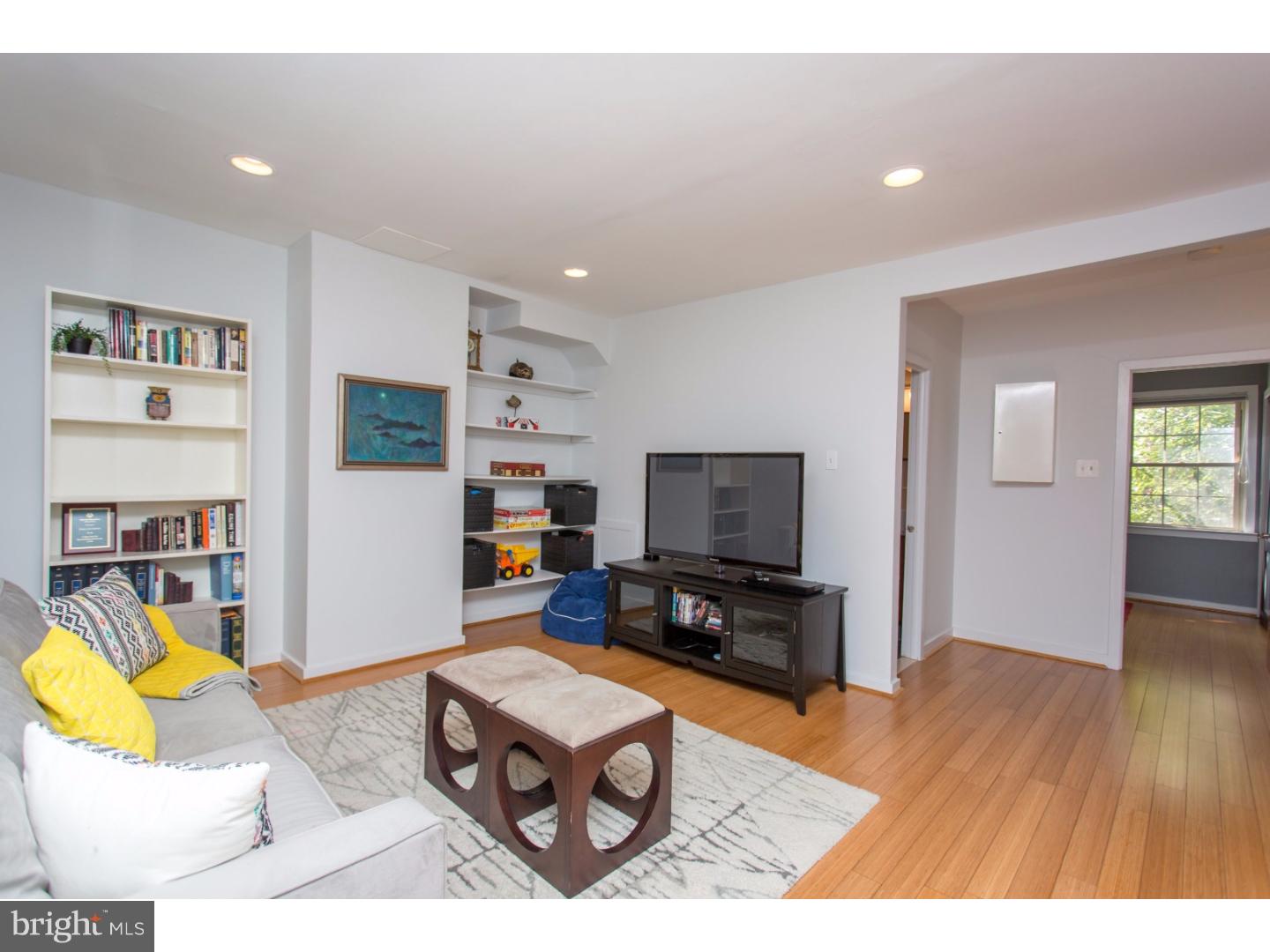 QUEEN VILLAGE - Residential