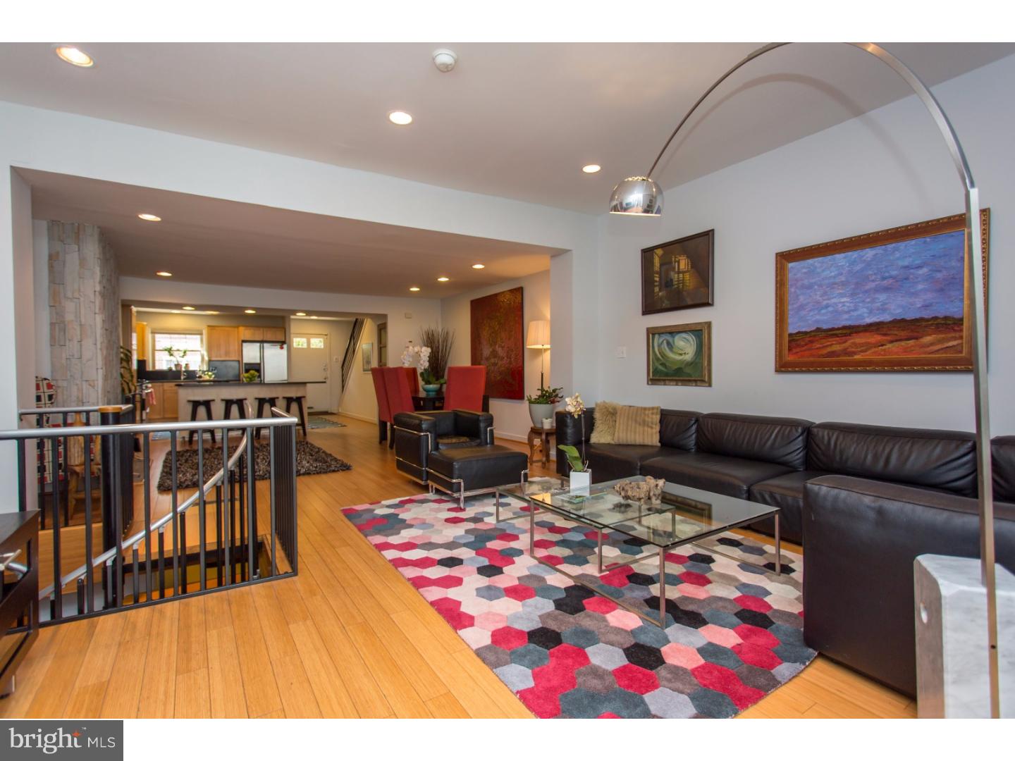 QUEEN VILLAGE - Residential