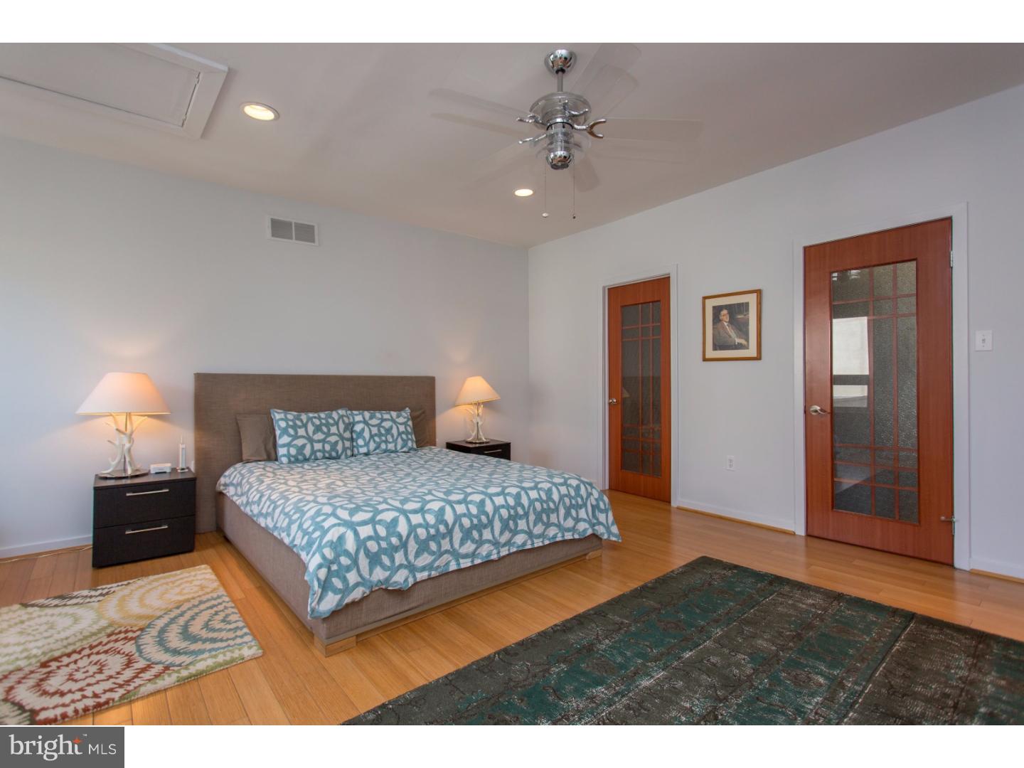 QUEEN VILLAGE - Residential