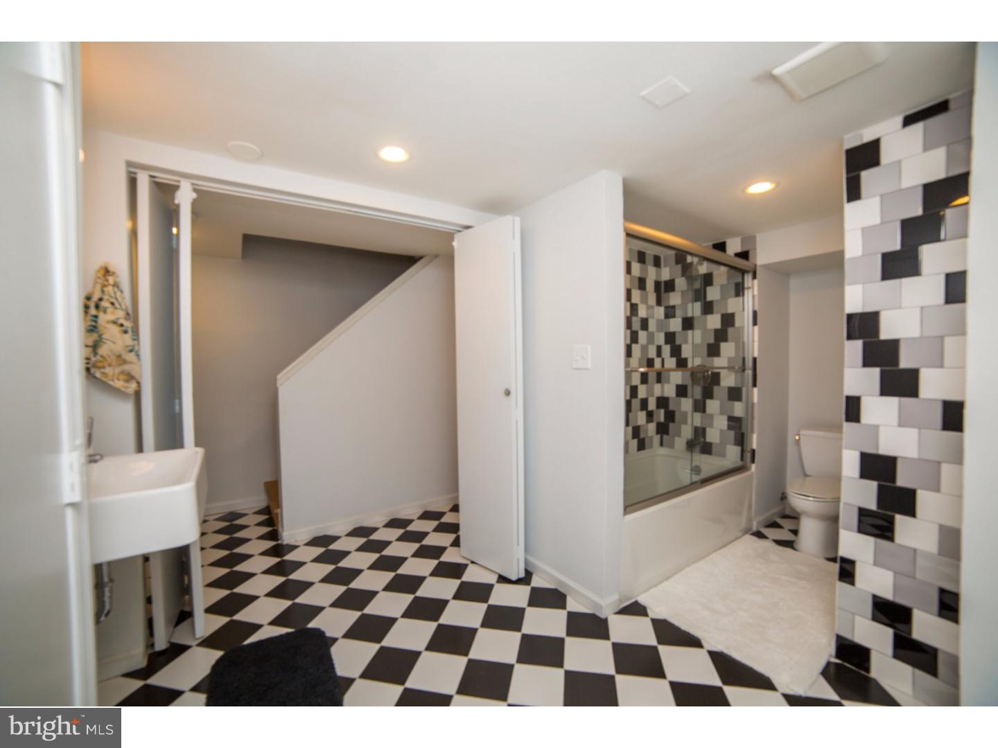 QUEEN VILLAGE - Residential