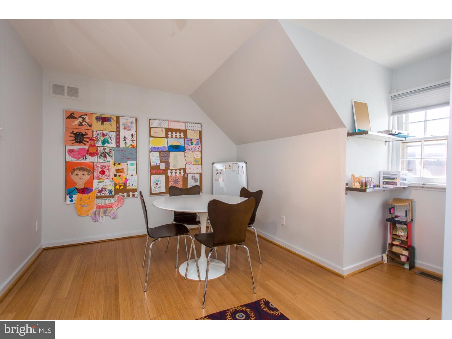 QUEEN VILLAGE - Residential