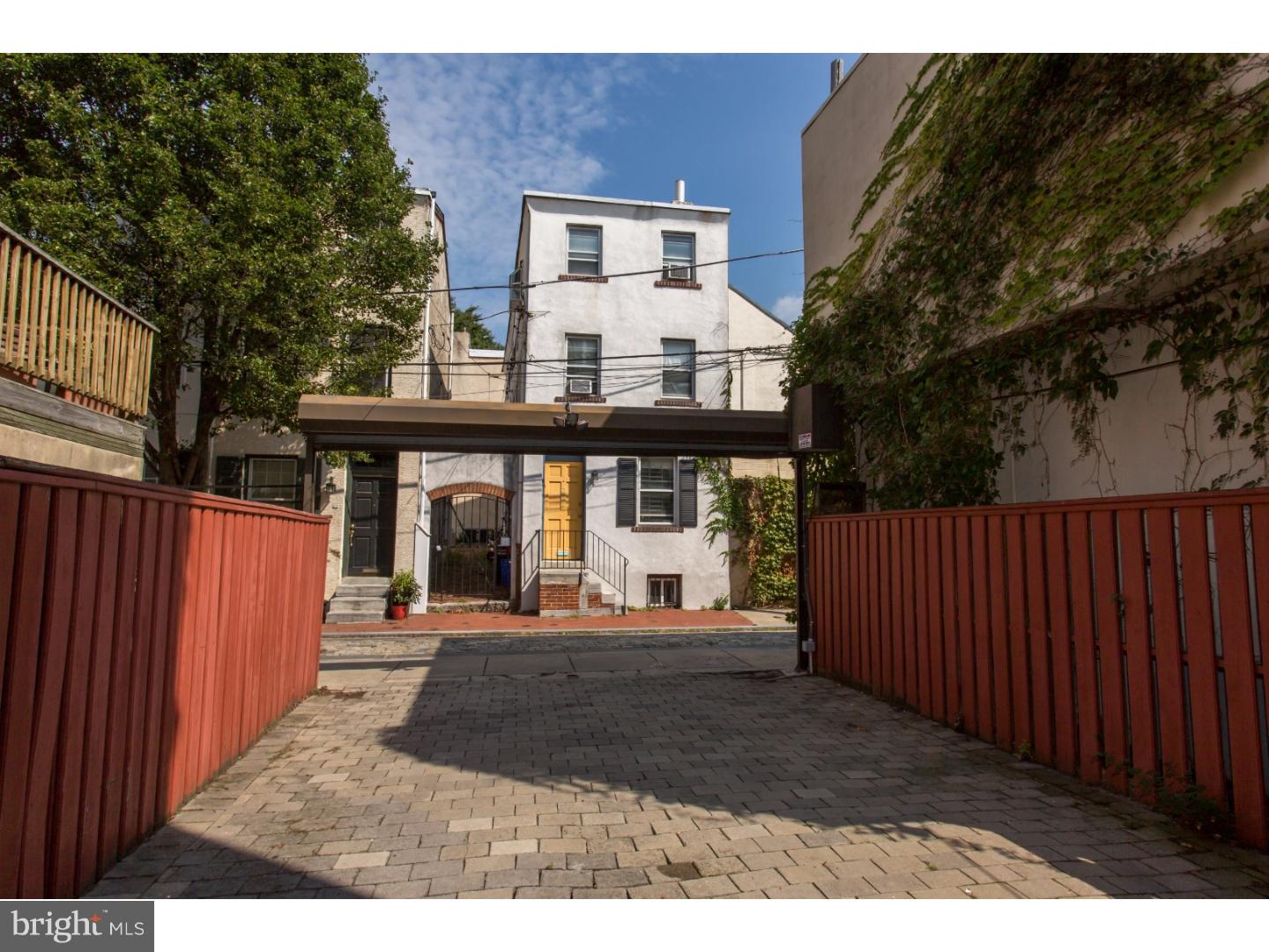 QUEEN VILLAGE - Residential