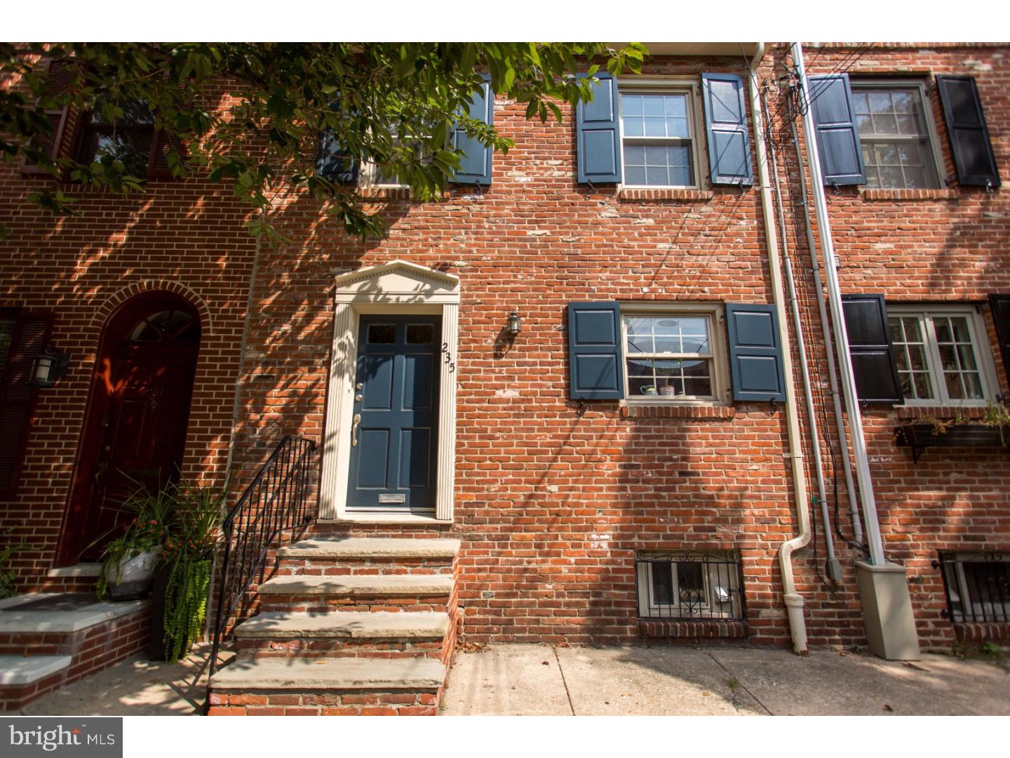 QUEEN VILLAGE - Residential