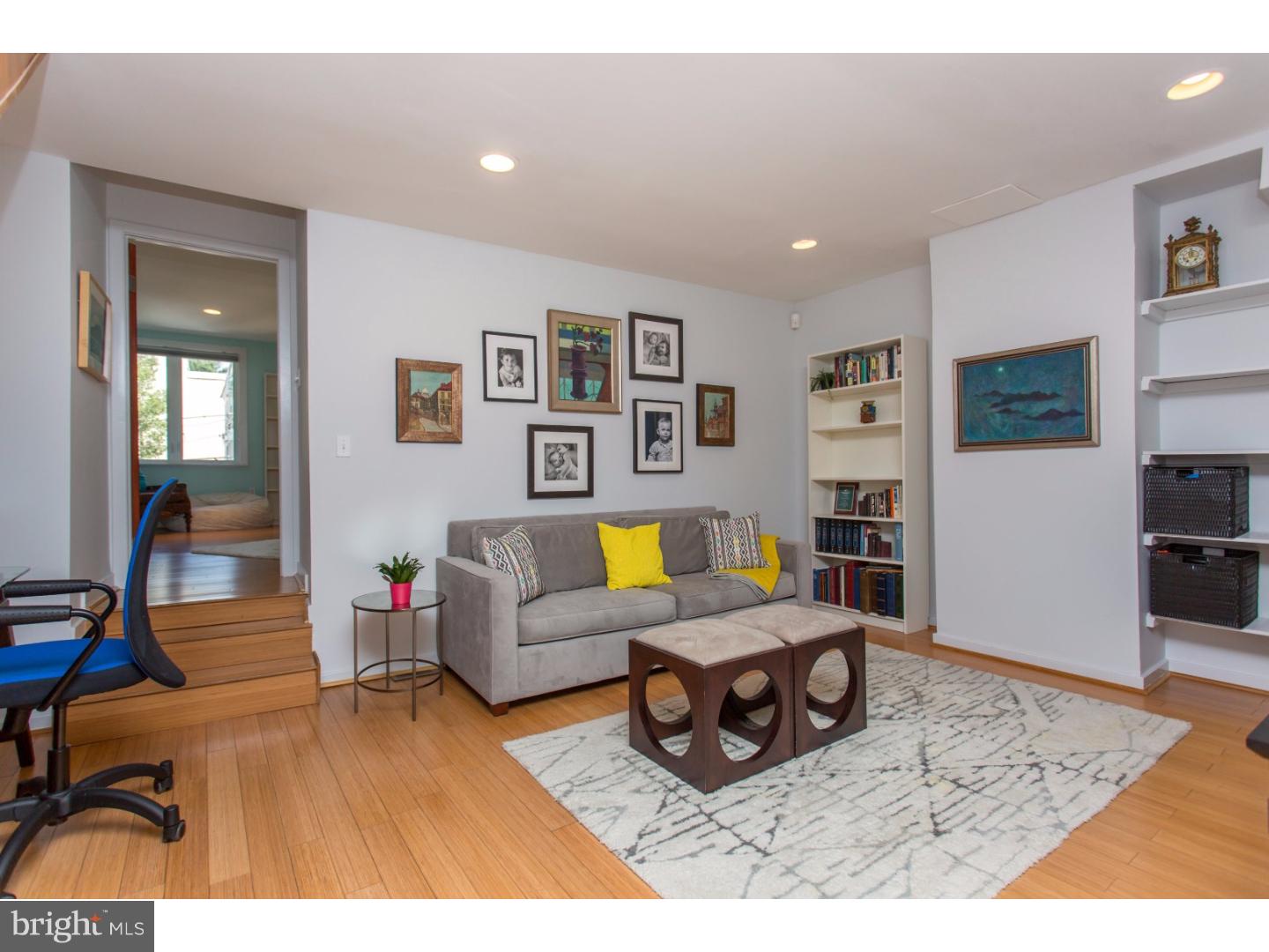 QUEEN VILLAGE - Residential