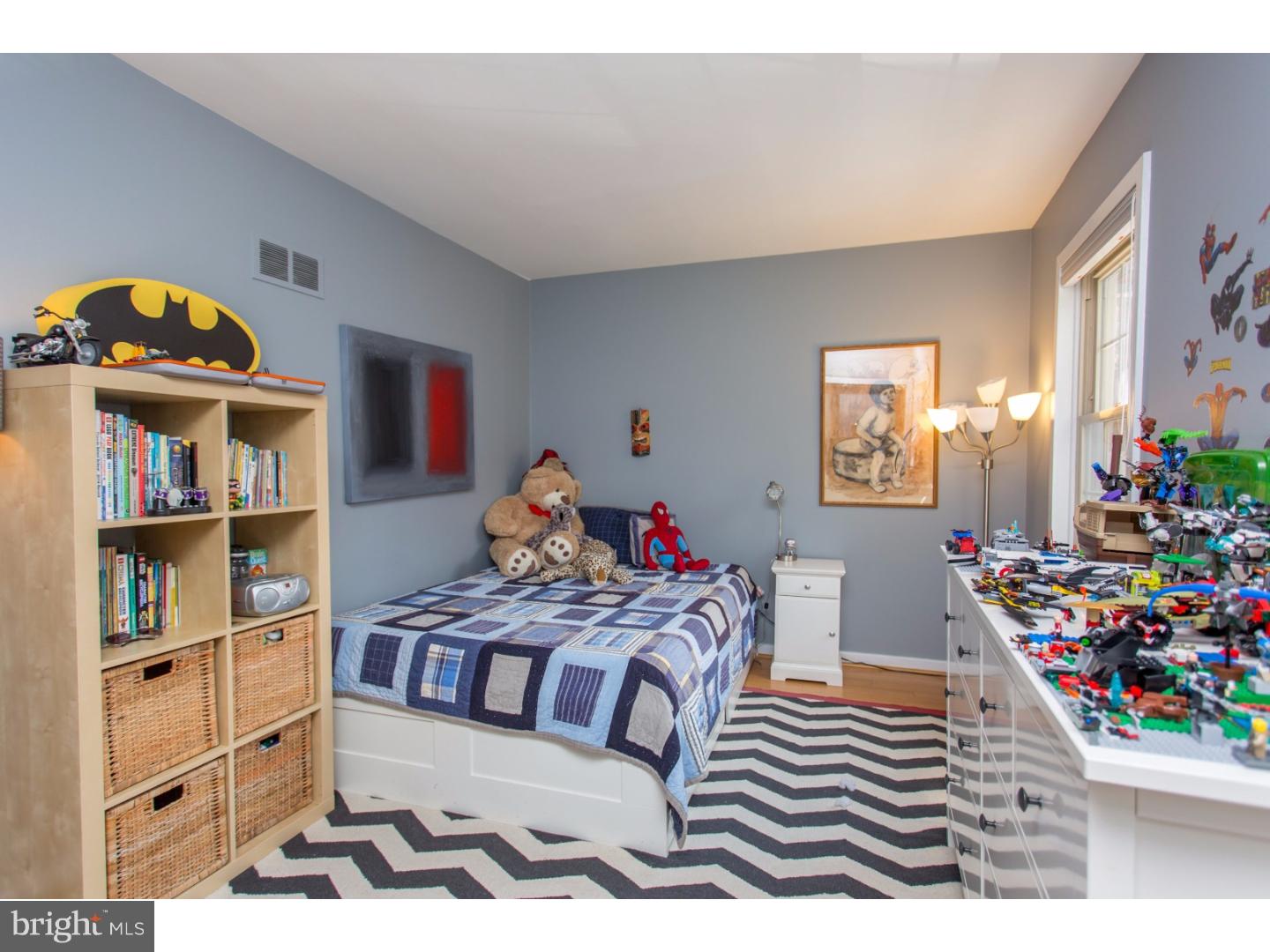 QUEEN VILLAGE - Residential