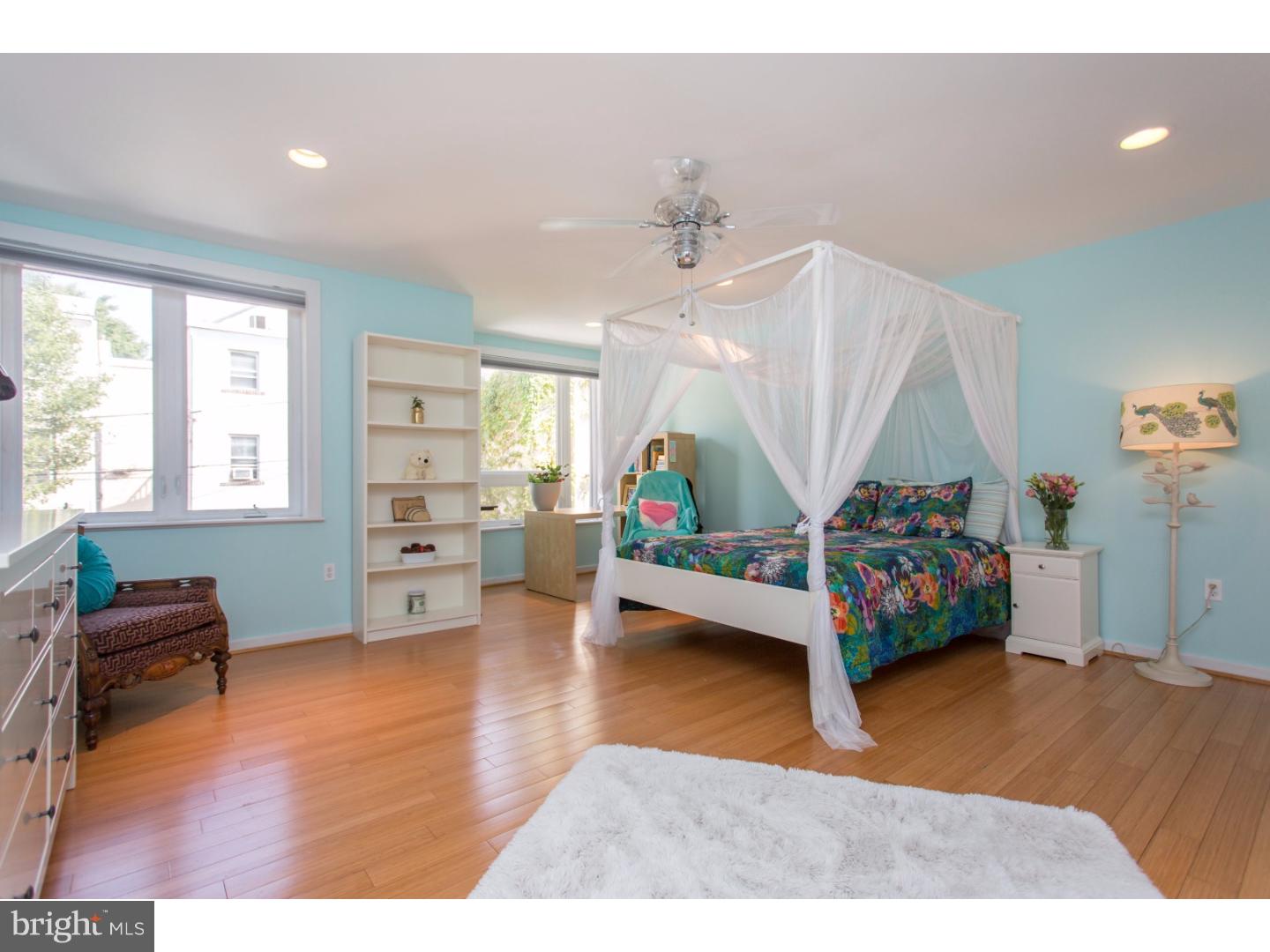 QUEEN VILLAGE - Residential