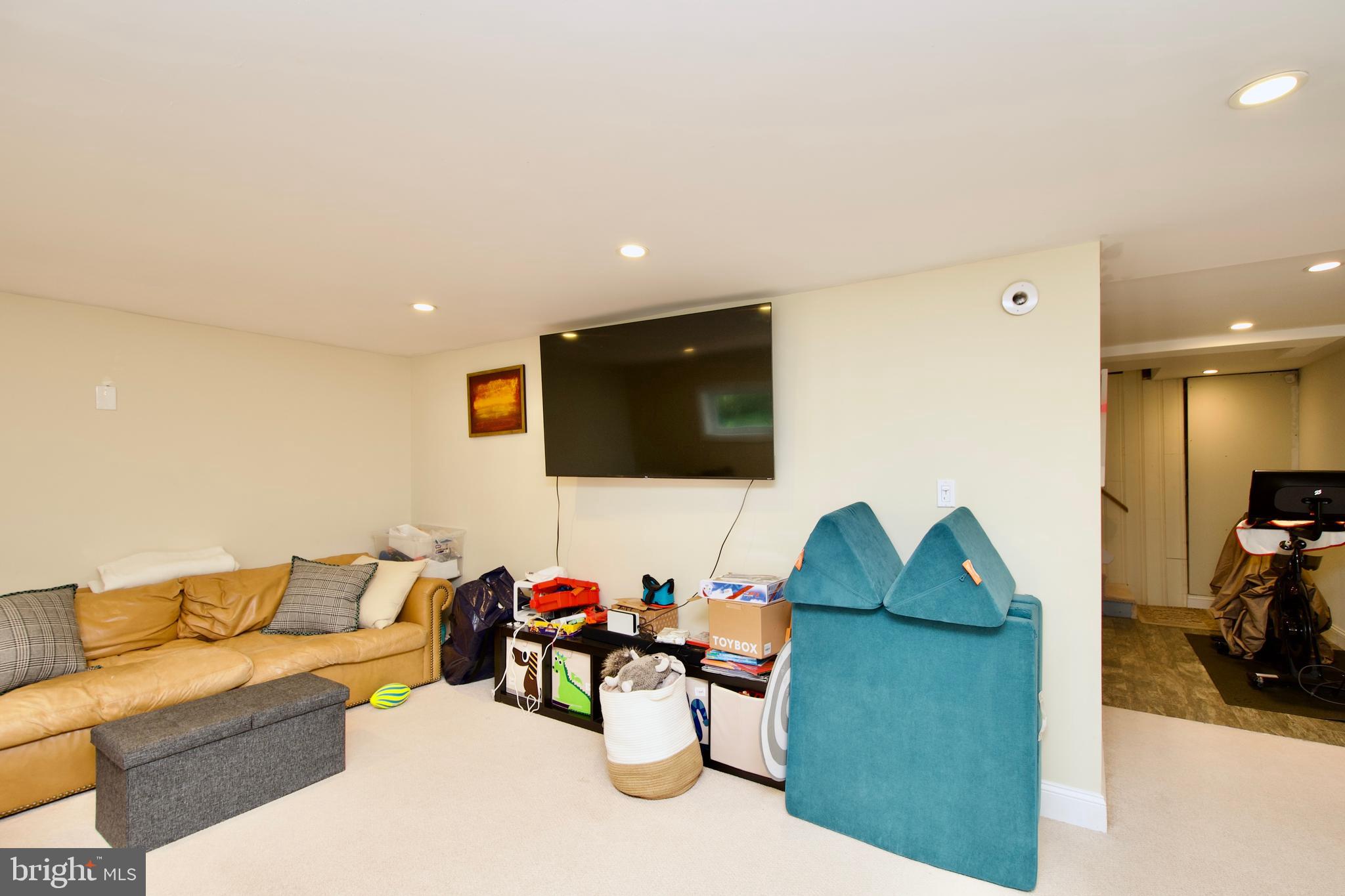 WINDOVER HEIGHTS - Residential Lease