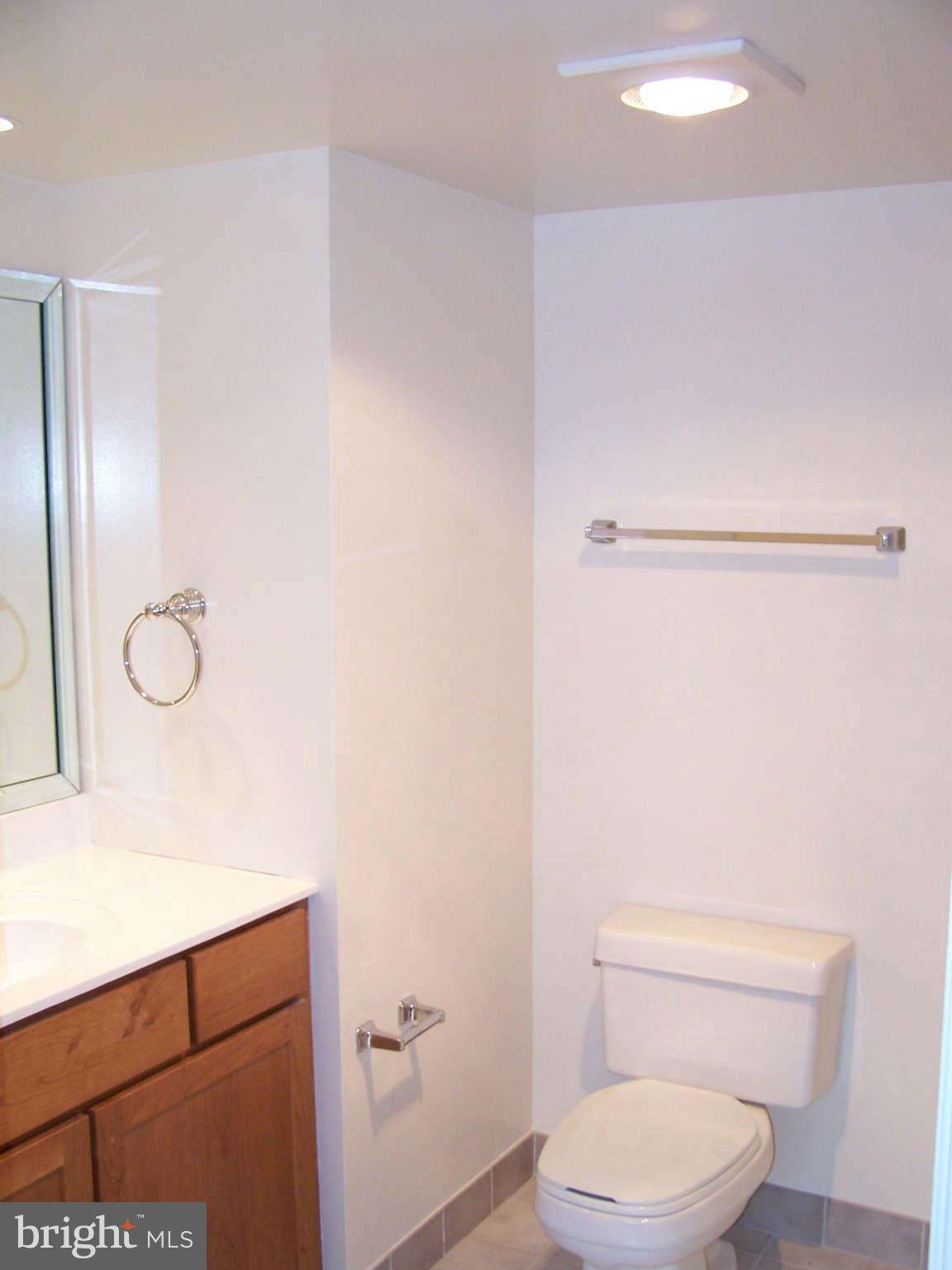 CARLYLE TOWERS CONDOMINIUM - Residential Lease