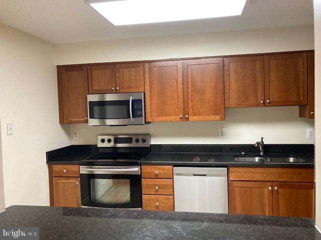 CARLYLE TOWERS CONDOMINIUM - Residential Lease