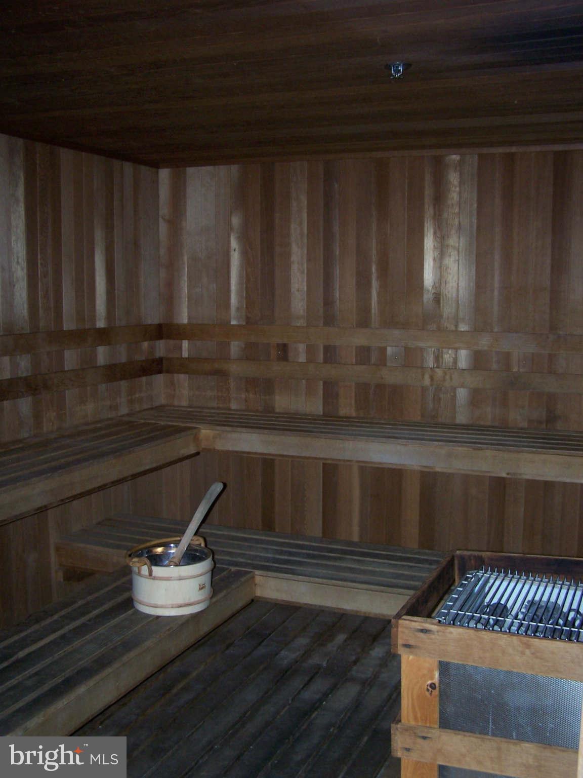 CARLYLE TOWERS CONDOMINIUM - Residential Lease