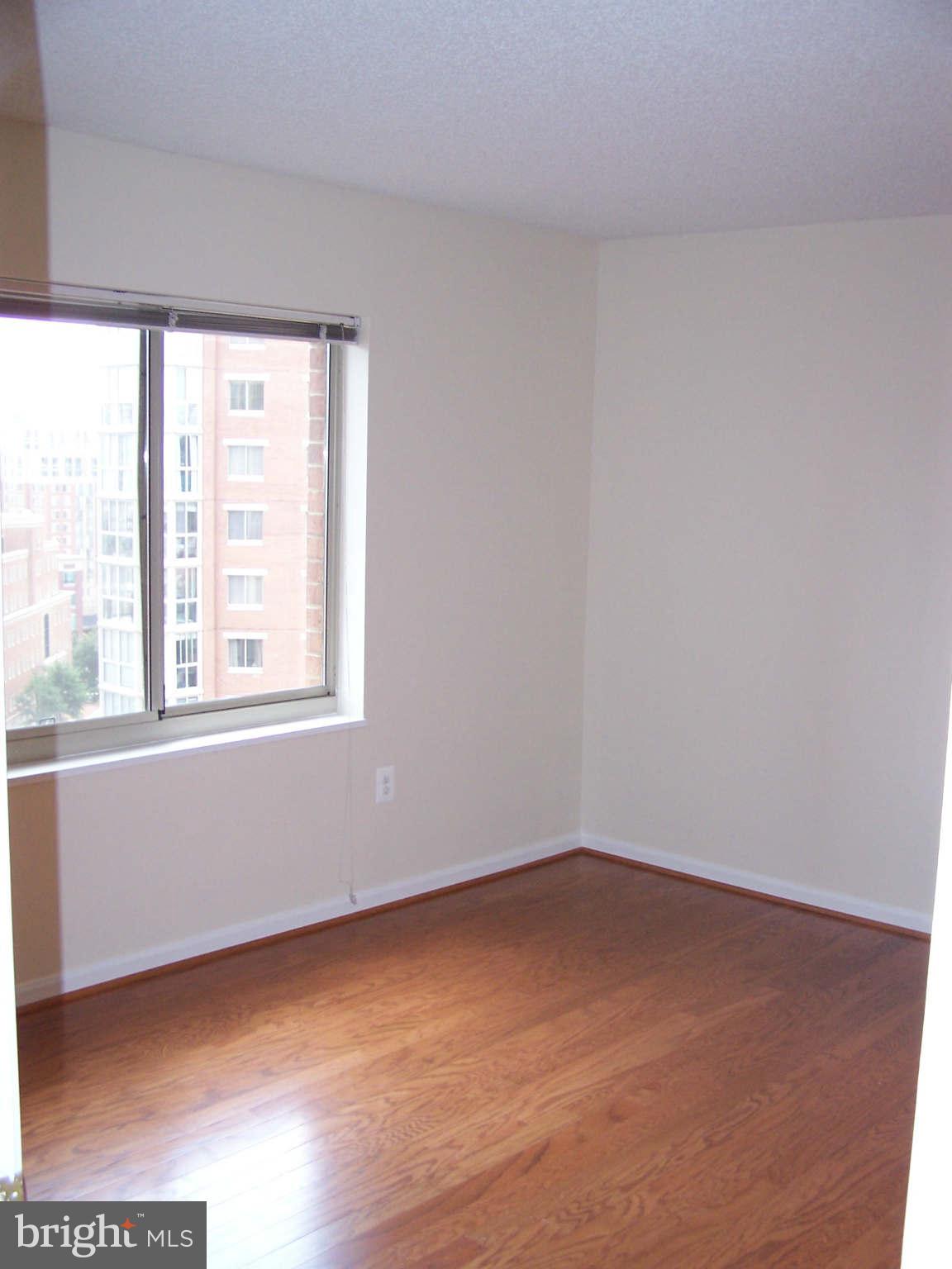 CARLYLE TOWERS CONDOMINIUM - Residential Lease