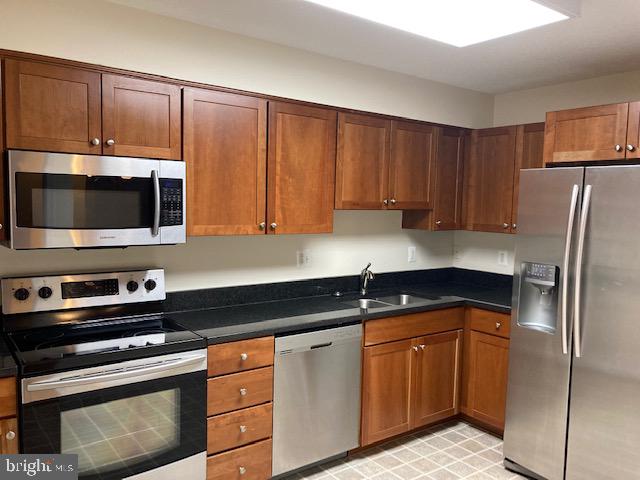 CARLYLE TOWERS CONDOMINIUM - Residential Lease