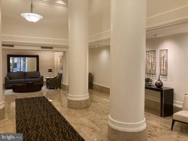 CARLYLE TOWERS CONDOMINIUM - Residential Lease