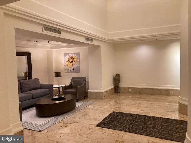 CARLYLE TOWERS CONDOMINIUM - Residential Lease