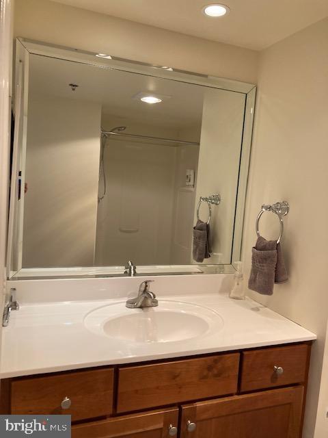 CARLYLE TOWERS CONDOMINIUM - Residential Lease