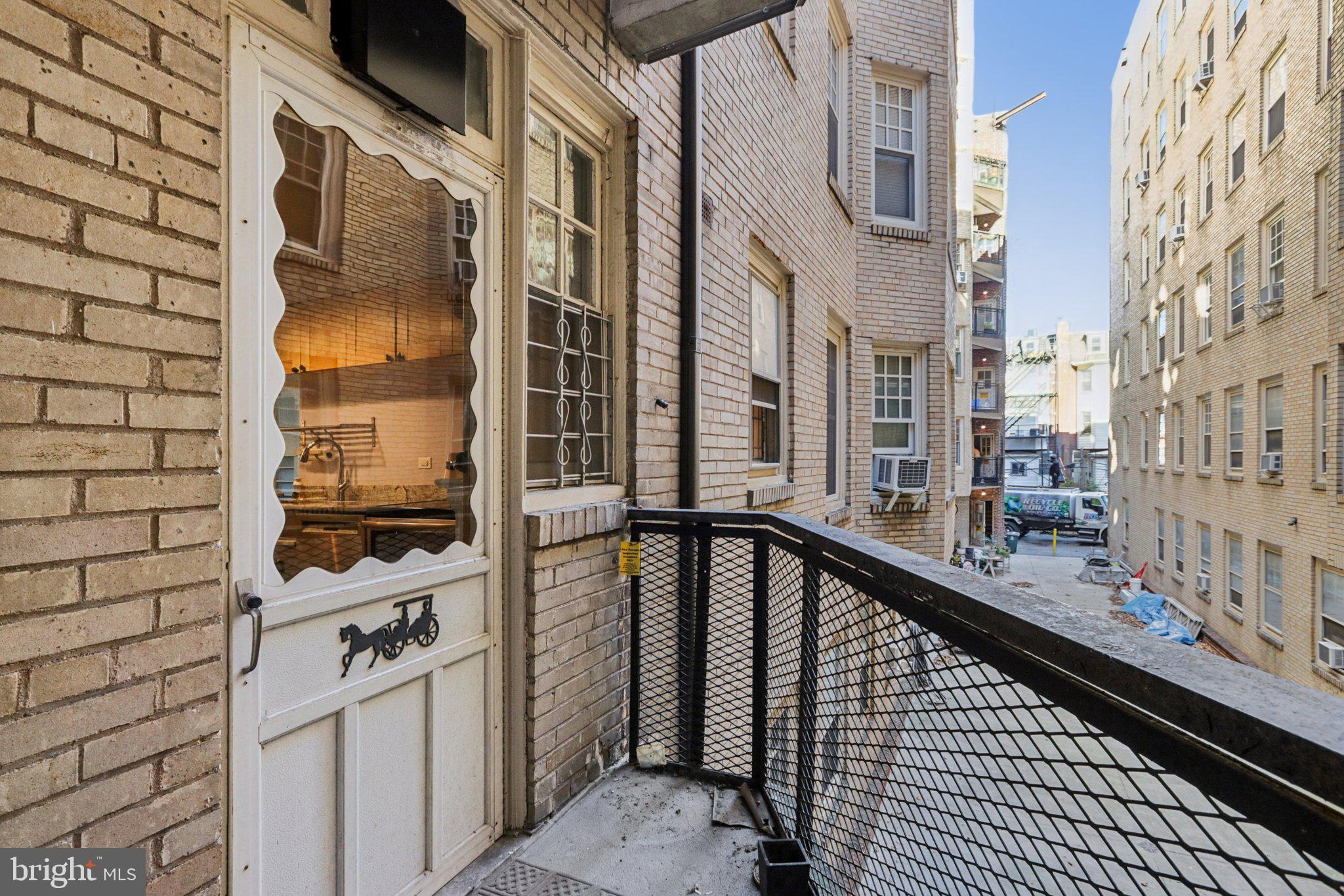 UNIVERSITY CITY - Residential