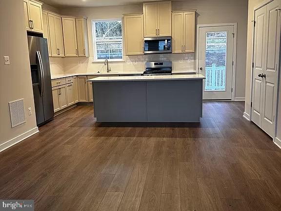 Welcome to this spacious and modern 3-bedroom, 2.5-bath end-unit townhouse located in the desirable Clover Mill community, nestled in the heart of the Exton/Downingtown area. Built by Lennar Homes, this home offers nearly 2,227 square feet of thoughtfully designed living space across three levels—perfect for growing families, professionals working from home, or anyone seeking comfort, style, and convenience.
✨ Interior Highlights