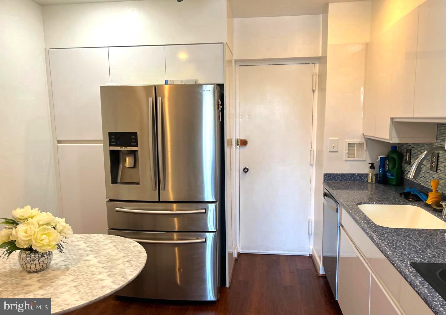 SUBURBAN OAKS - Residential