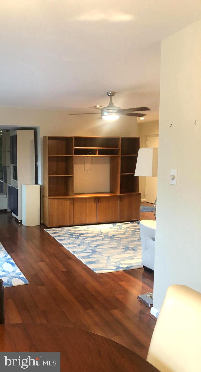 SUBURBAN OAKS - Residential