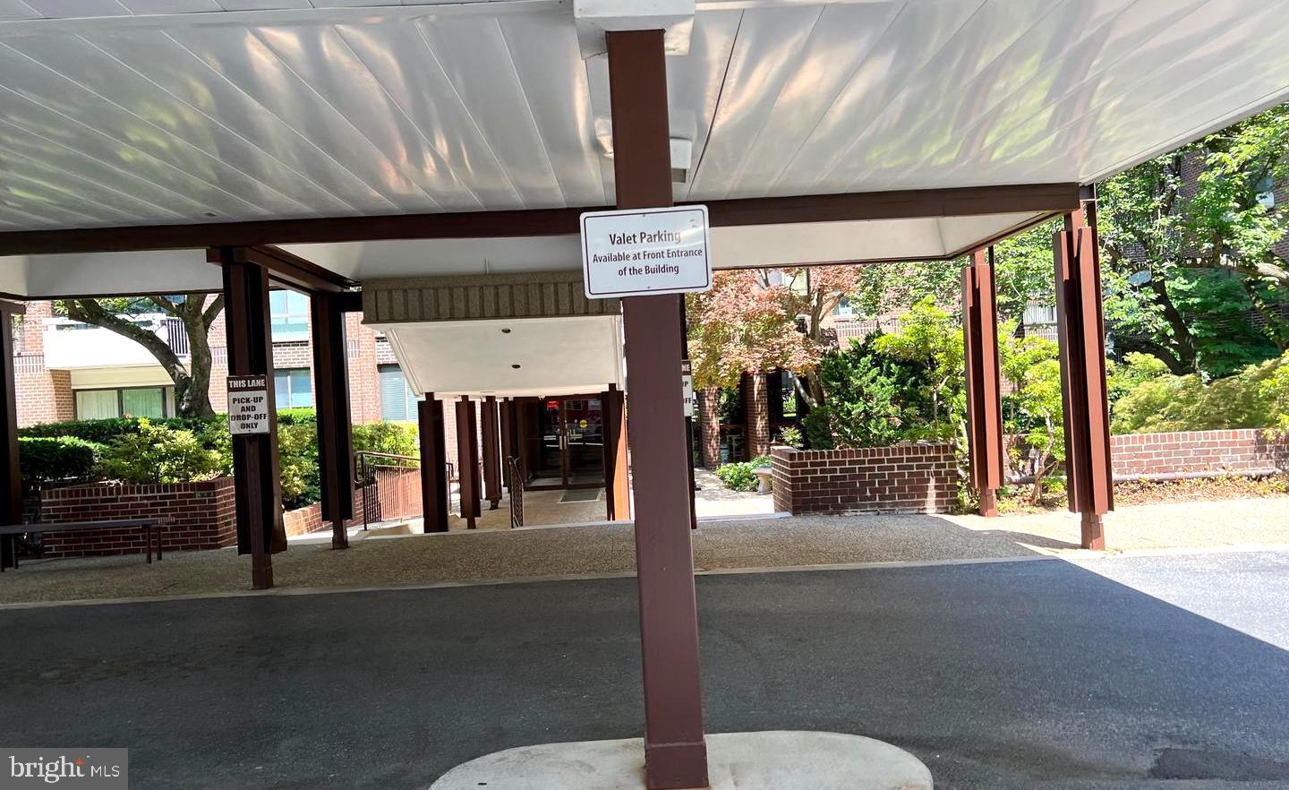 SUBURBAN OAKS - Residential