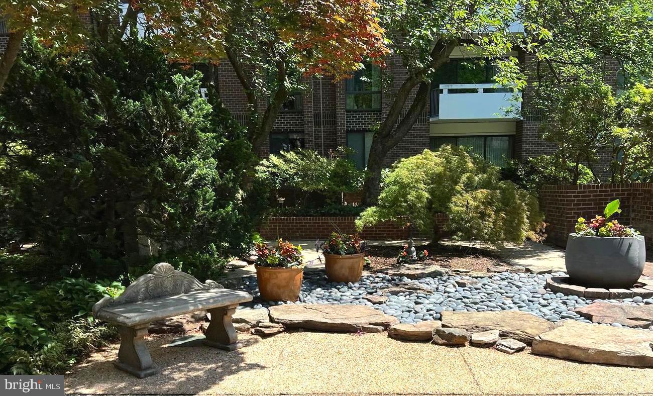 SUBURBAN OAKS - Residential