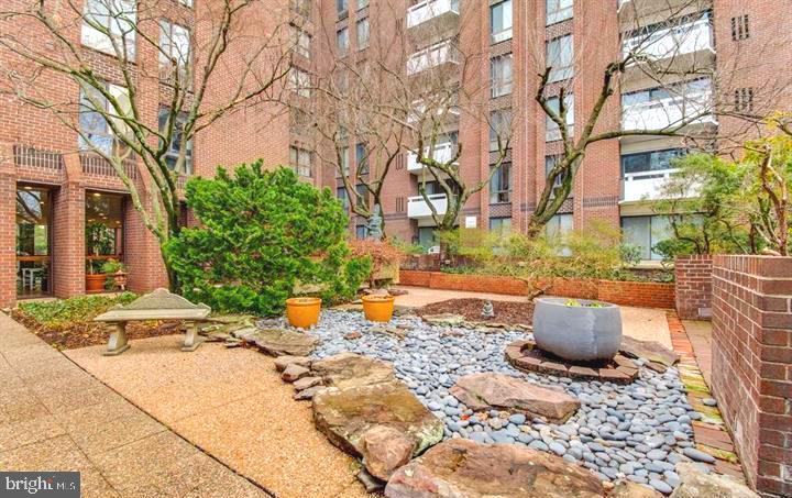 SUBURBAN OAKS - Residential