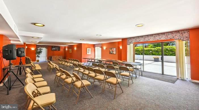 SUBURBAN OAKS - Residential