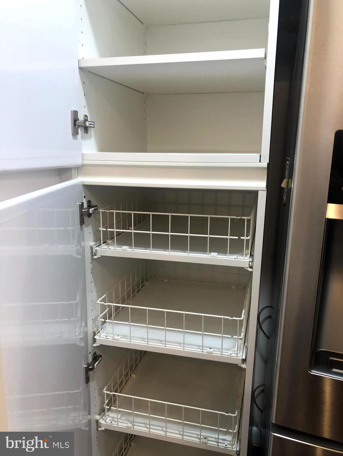 SUBURBAN OAKS - Residential