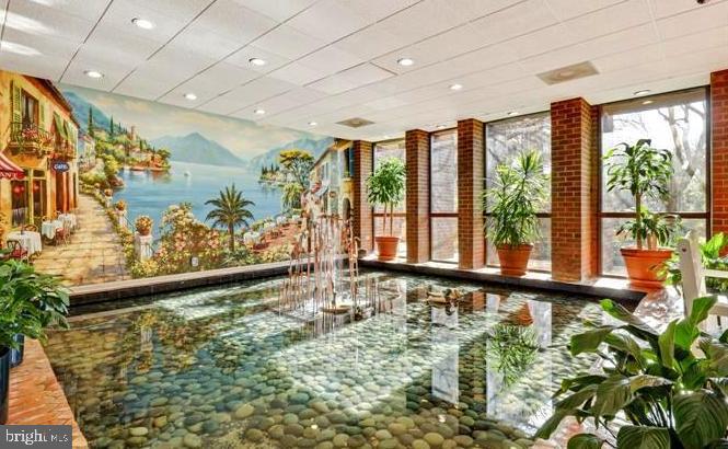 SUBURBAN OAKS - Residential