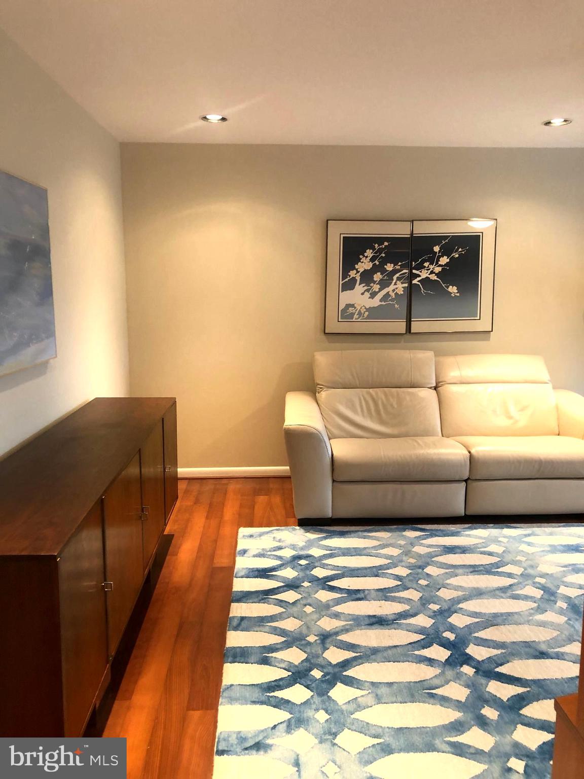 SUBURBAN OAKS - Residential