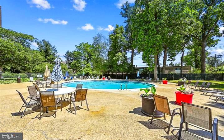 SUBURBAN OAKS - Residential